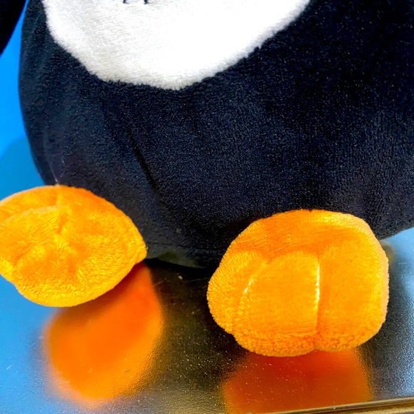 PENGUIN LAS VEGAS PLUSH WELCOME ICONIC SIGN EMBROIDERED POUCH ON HIS BACK SOFT - Picture 10 of 10